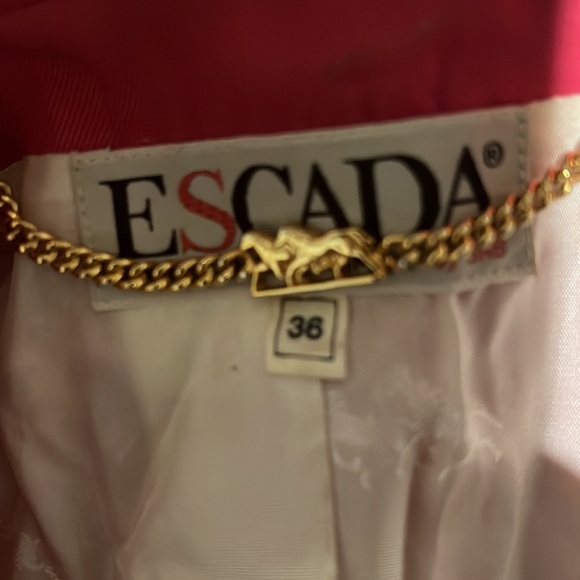 Escada - Picture 3 of 5